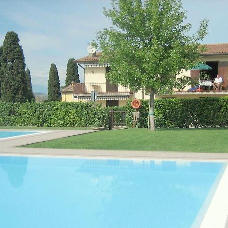 Enticing Holiday Home In Lazise With Swimming Pool Экстерьер фото