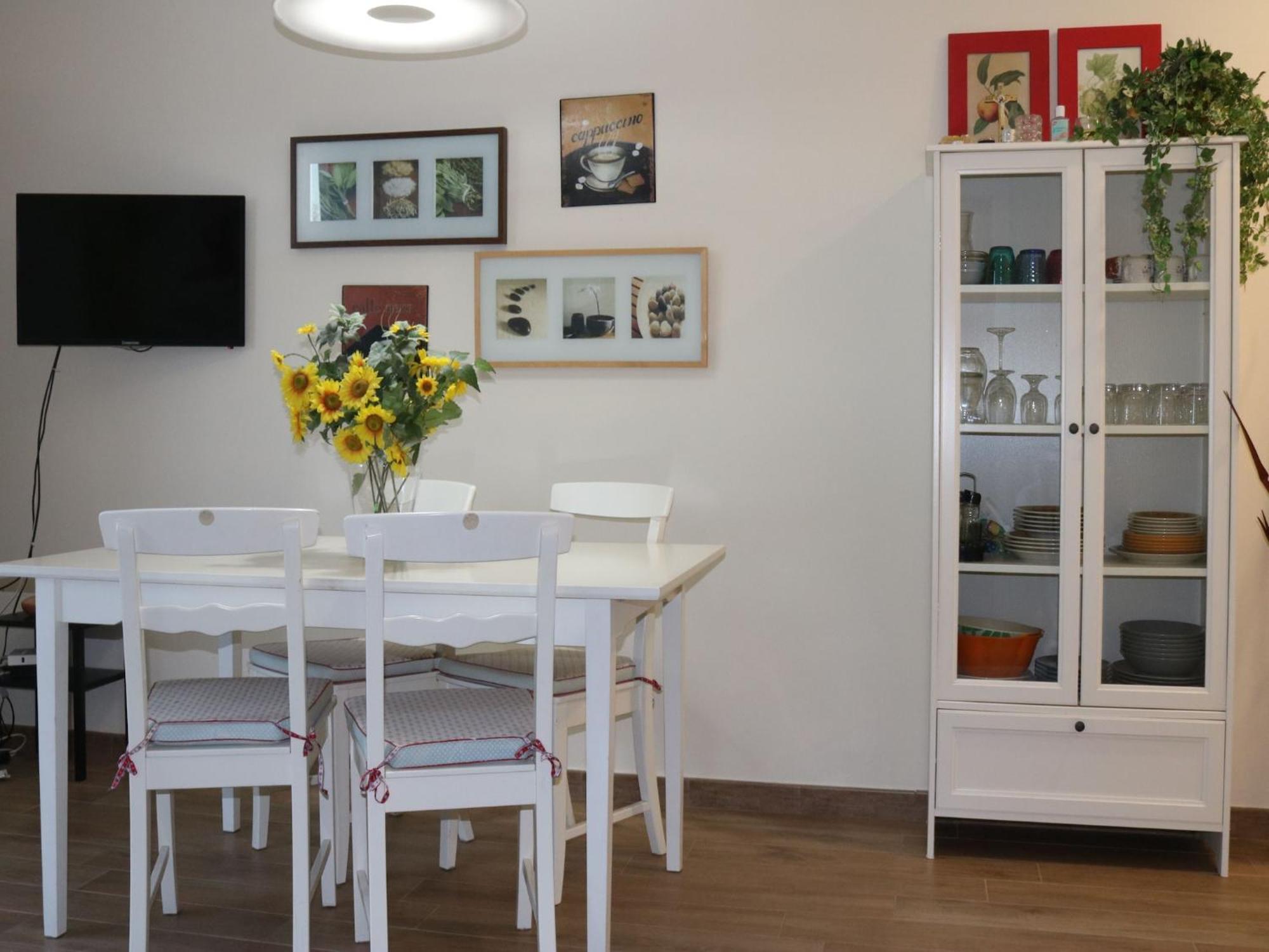 Enticing Holiday Home In Lazise With Swimming Pool Экстерьер фото