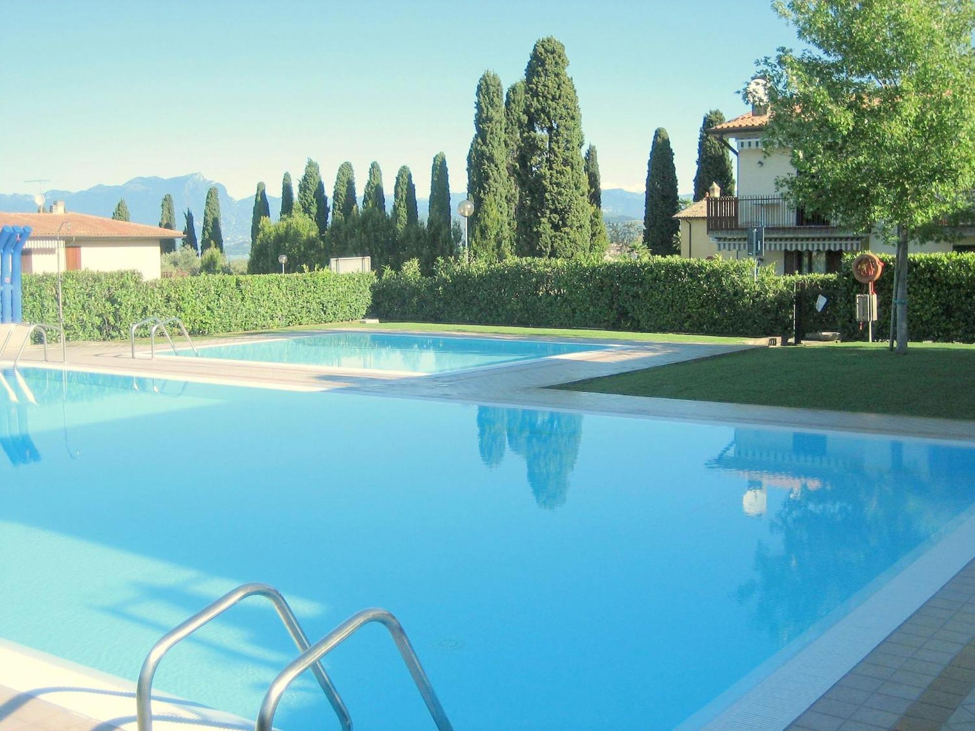 Enticing Holiday Home In Lazise With Swimming Pool Экстерьер фото