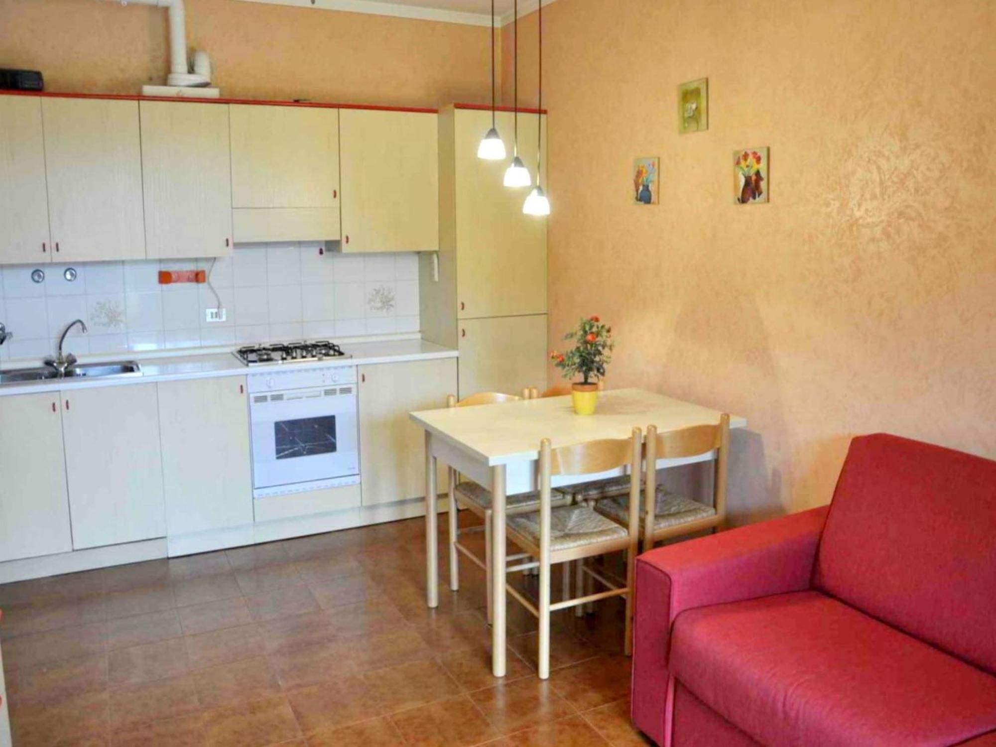 Enticing Holiday Home In Lazise With Swimming Pool Экстерьер фото