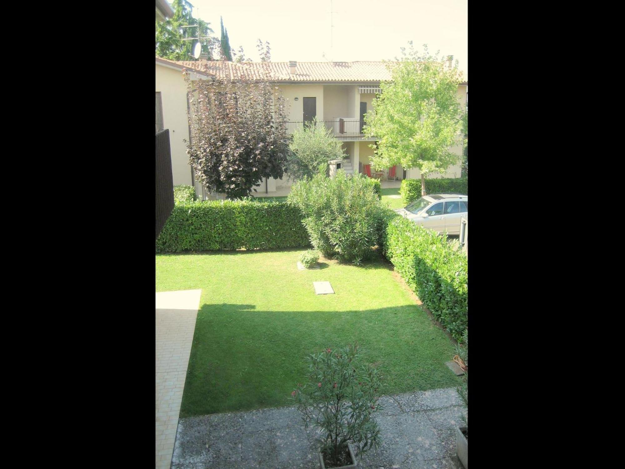 Enticing Holiday Home In Lazise With Swimming Pool Экстерьер фото