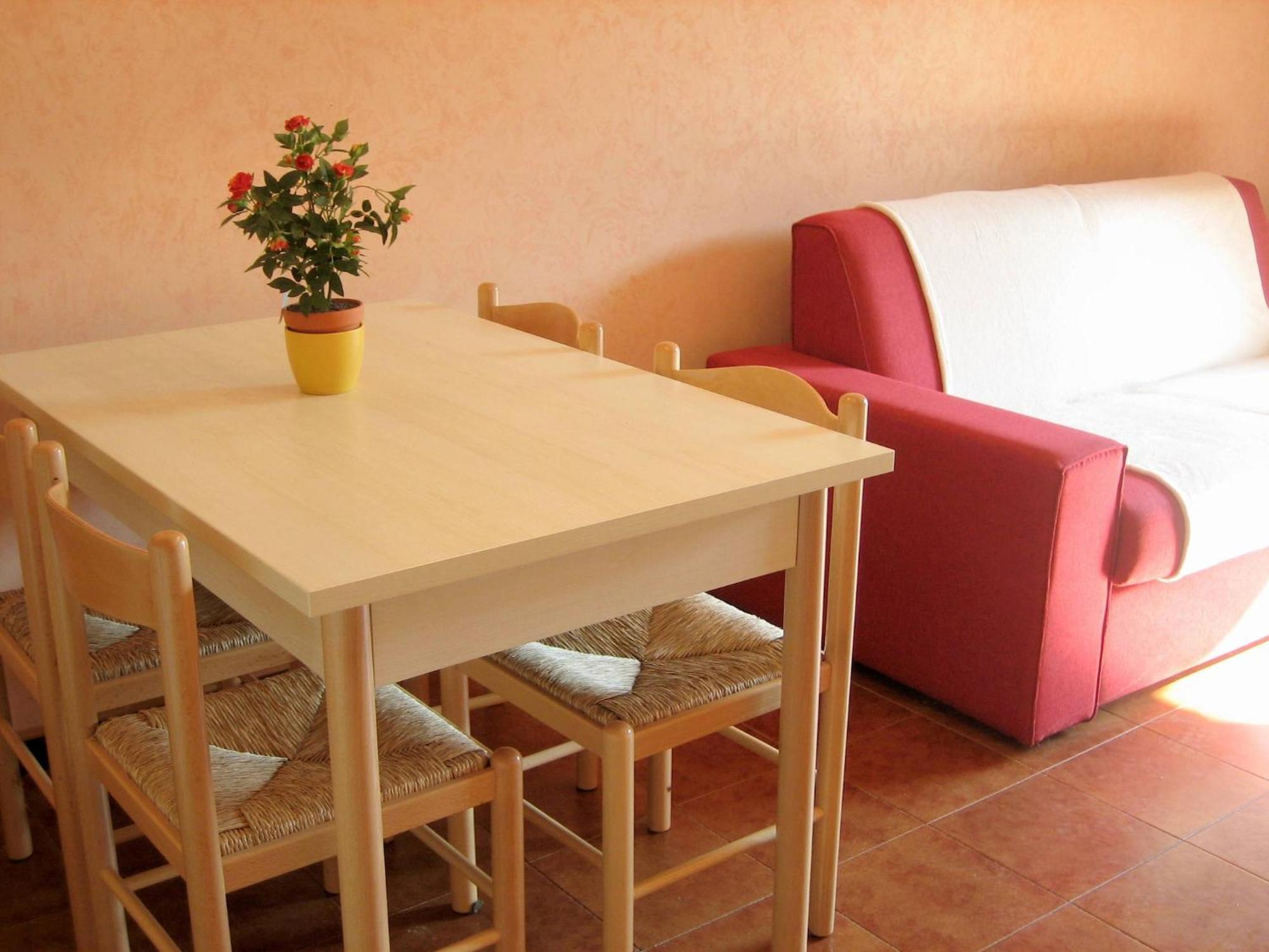 Enticing Holiday Home In Lazise With Swimming Pool Экстерьер фото